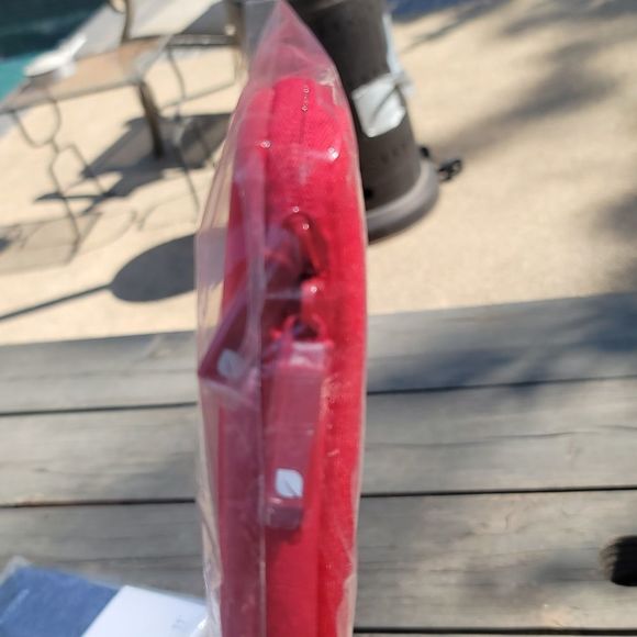 NIB- Incase Laptop Classic sleeve-Red - Picture 3 of 5